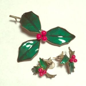 VINTAGE MMA Christmas Holly Brooch & Earrings